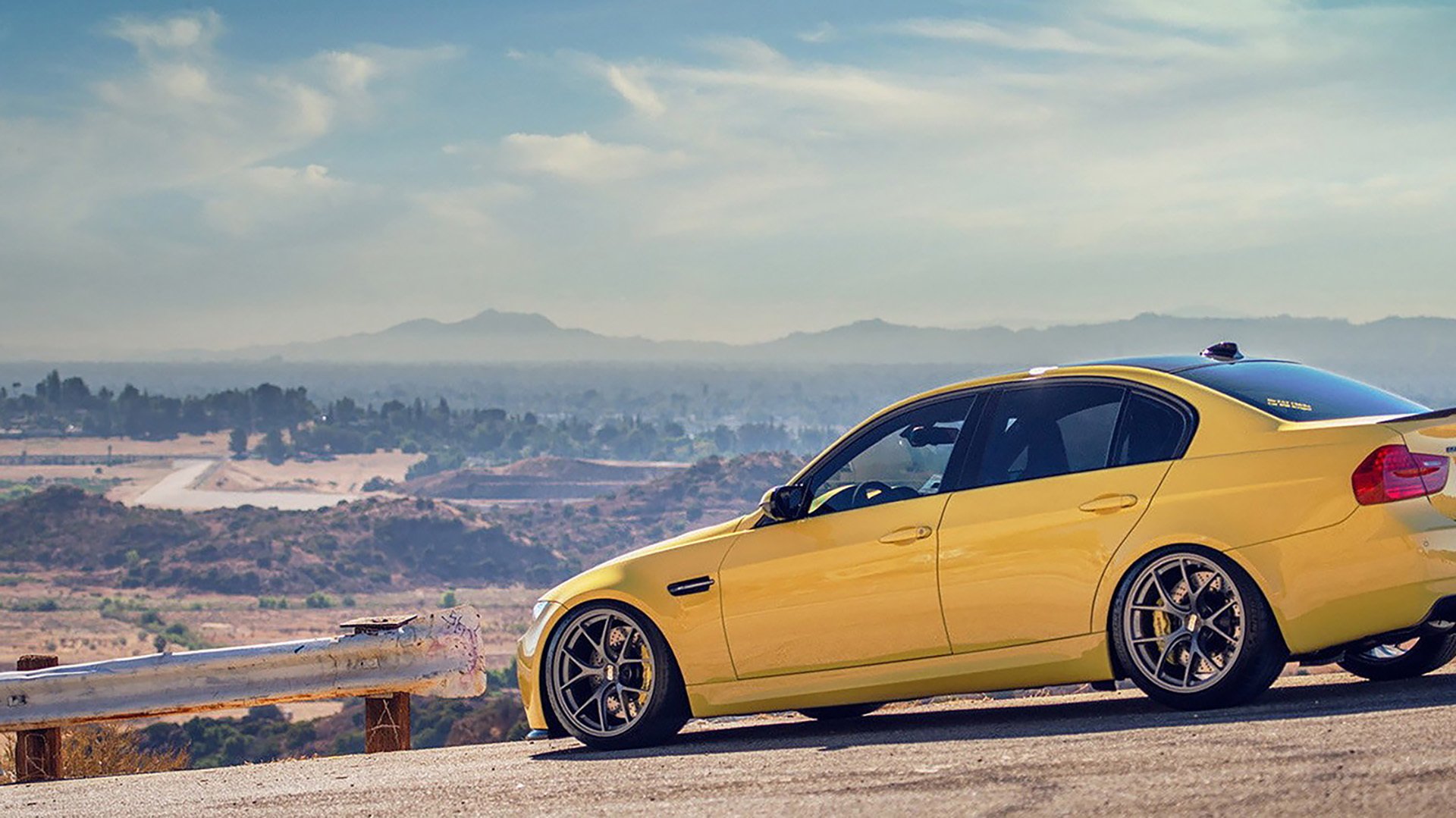 中国足球青少年足球文化节活动丰富多彩，青少年足球普及