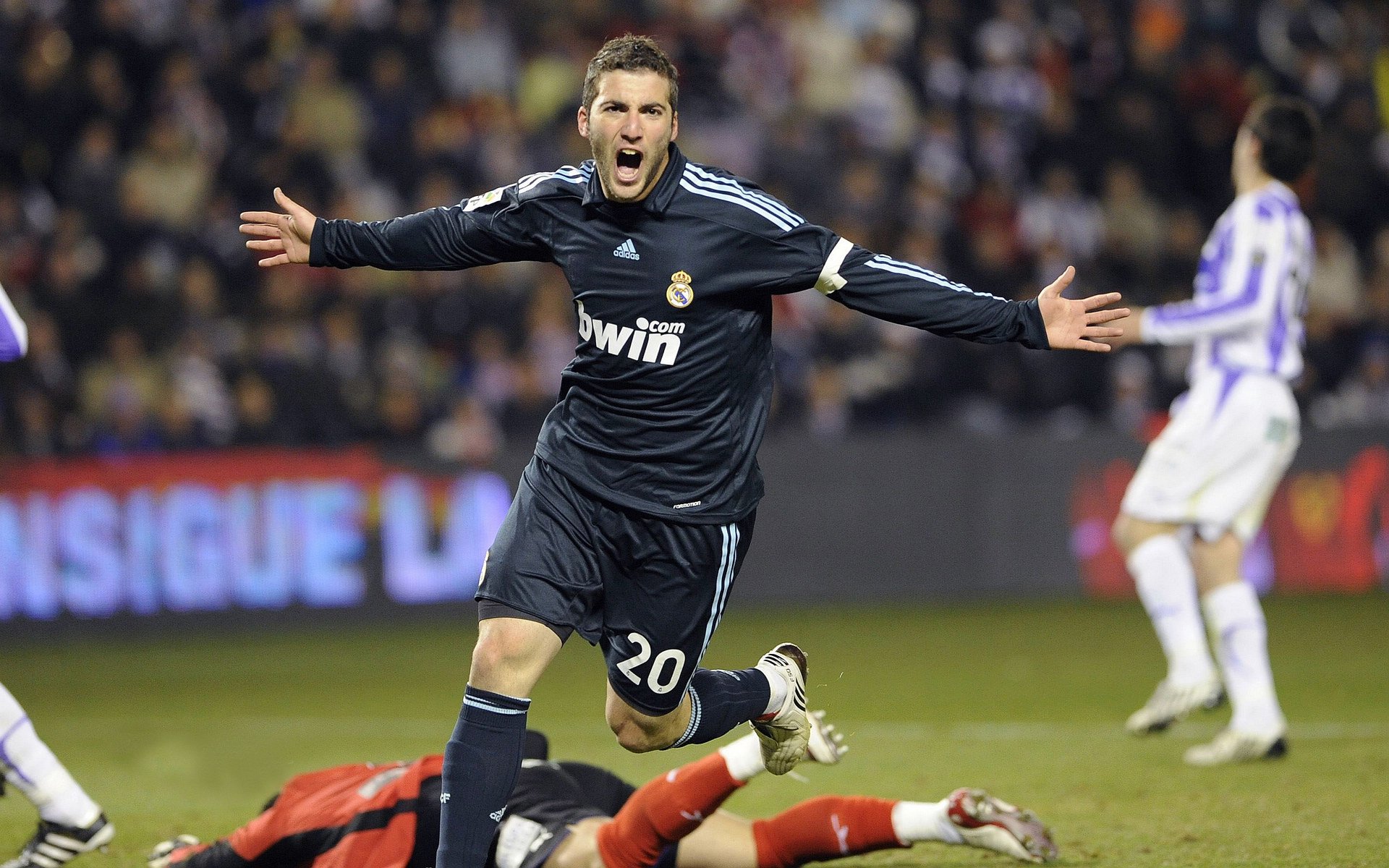 开云ios下载-球队内部气氛紧张，竞争激烈，球队的问题